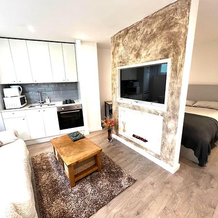 Modern Studio Apartment With Free Wifi London Exterior foto